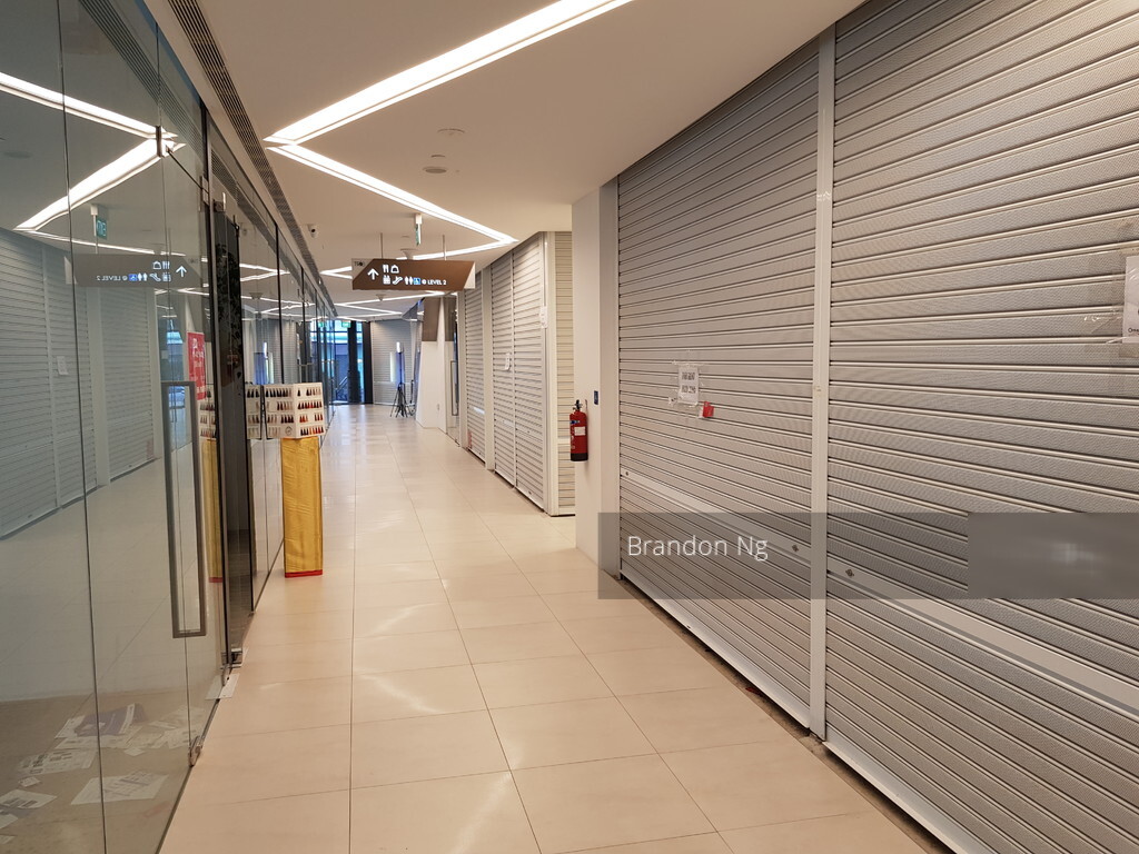 Trio (D8), Retail #242815381